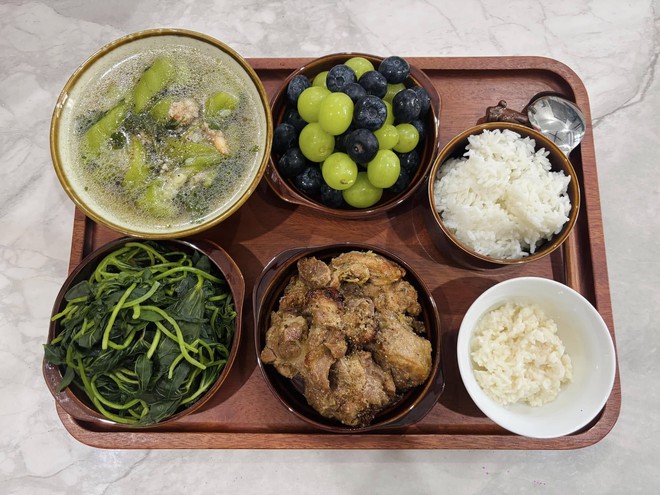 Chị gái nhà người ta: Nấu cơm cữ cho em mà tưởng đâu chị đi thi MasterChef khiên hội Chị gái nhà người ta: Nấu cơm cữ cho em mà tưởng đâu chị đi thi MasterChef khiên hội