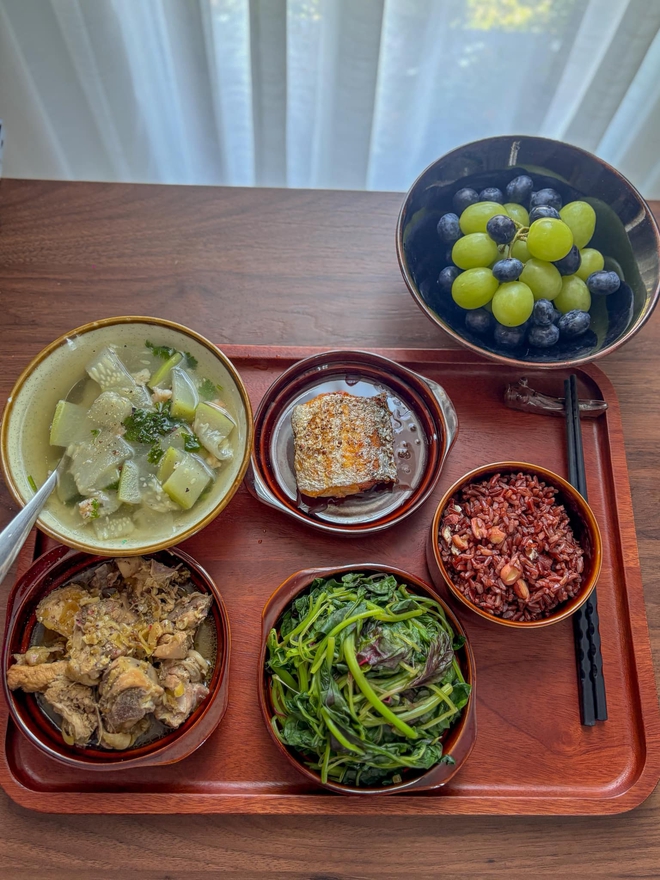 Chị gái nhà người ta: Nấu cơm cữ link bong da truc tiep mà tưởng đâu chị đi thi MasterChef khiên hội "em gái online" đua nhau vào "nhận vơ"- Ảnh 4.