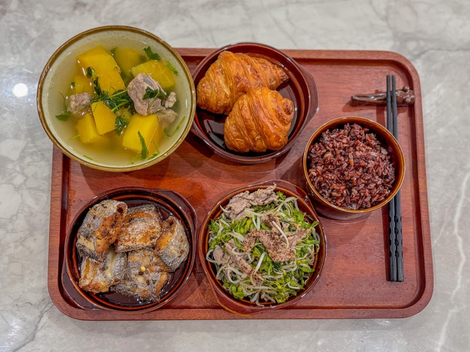 Chị gái nhà người ta: Nấu cơm cữ cho em mà tưởng đâu chị đi thi MasterChef khiên hội Chị gái nhà người ta: Nấu cơm cữ cho em mà tưởng đâu chị đi thi MasterChef khiên hội