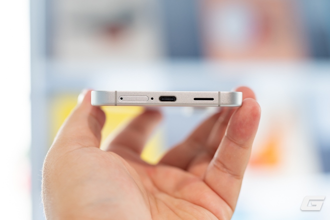 Cận cảnh Galaxy S25 FE: Hiệu năng ổn áp, trải nghiệm AI thú vị, pin "trâu", giá hấp dẫn- Ảnh 3.