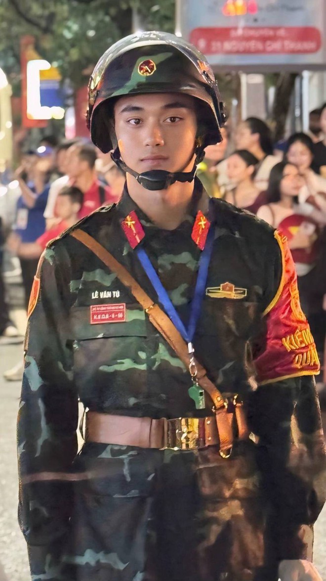Quá khứ boy phố của Lê Văn Tú: Chàng lính tuổi 20 đẹp trai gấp 10 lần nhờ "ăn cơm nhà nước"- Ảnh 1. Quá khứ lich tuong thuat truc tiep bong da hom nay phố của Lê Văn Tú: Chàng lính tuổi 20 đẹp trai gấp 10 lần nhờ "ăn cơm nhà nước"- Ảnh 1.