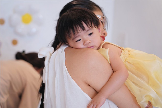 Tiệc thôi nôi cực xinh xẻo và ấm cúng nhưng không kém phần sang chảnh của em bé Nubi nhà siêu mẫu Võ Hoàng Yến- Ảnh 14. Tiệc thôi nôi cực xinh xẻo và ấm cúng nhưng không kém phần sang chảnh của em bé lich tuong thuat truc tiep bong da hom nay nhà siêu mẫu Võ Hoàng Yến- Ảnh 14.