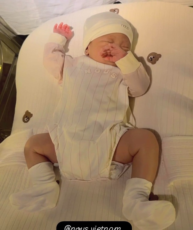 Quỳnh Lương "va trúng" wonder week của con gái, phát sợ khi nghe con khóc khản giọng
- Ảnh 2. Quỳnh Lương "va trúng" wonder week của con gái, phát sợ khi nghe con khóc khản giọng
- Ảnh 2.