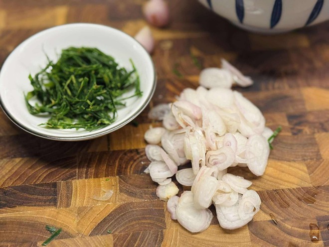 Món ăn từ loại nguyên liệu "nhà quê", làm cực dễ mà hương vị ngon nức lòng, ăn là mê- Ảnh 4.
