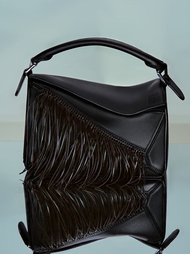 Vương Nhất Bác trong phim ngắn của LOEWE: Thời trang bước ra từ ký ức- Ảnh 5.