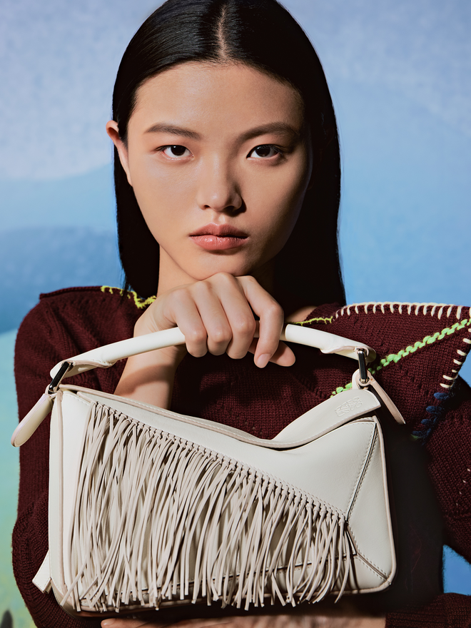 Vương Nhất Bác trong phim ngắn của LOEWE: Thời trang bước ra từ ký ức- Ảnh 6.