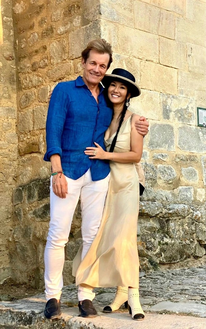 Nữ ca sĩ ở penthouse 450m2 ven s&ocirc;ng S&agrave;i G&ograve;n: 2 lần đổ vỡ h&ocirc;n nh&acirc;n, 56 tuổi được bạn trai cưng chiều- Ảnh 5.