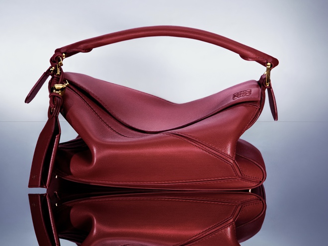 Vương Nhất Bác trong phim ngắn của LOEWE: Thời trang bước ra từ ký ức- Ảnh 8.