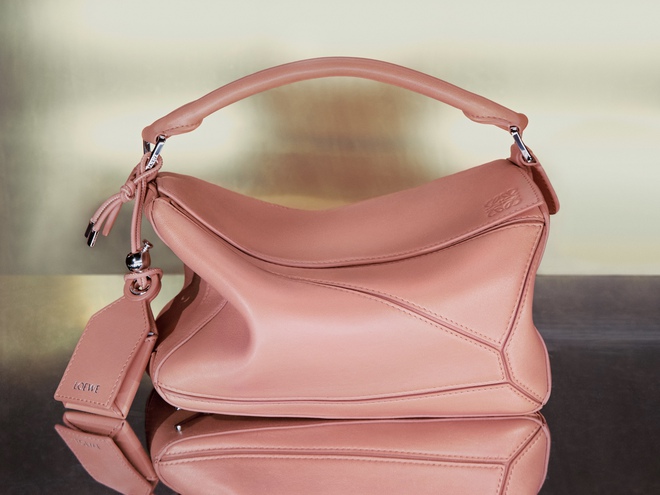 Vương Nhất Bác trong phim ngắn của LOEWE: Thời trang bước ra từ ký ức- Ảnh 9.