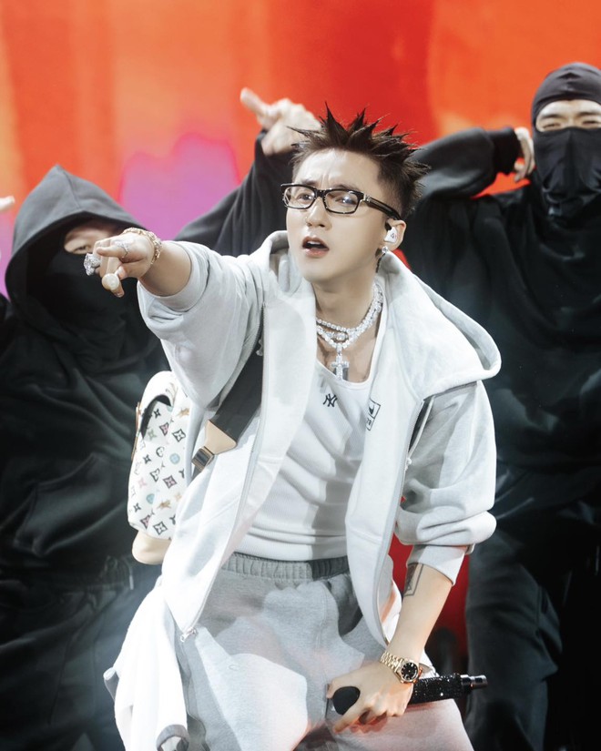 Khen cho tạo h&igrave;nh mới của Sơn T&ugrave;ng: Vừa bảnh vừa &ldquo;l&aacute;o&rdquo; thế n&agrave;y qu&aacute; m&ecirc; rồi!- Ảnh 15.