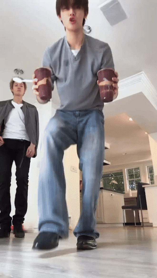 M&oacute;n ăn chơi m&agrave;u t&iacute;m c&agrave;ng ăn c&agrave;ng gầy, từ Cortis đến loạt idol H&agrave;n đang m&ecirc; mẩn- Ảnh 1.