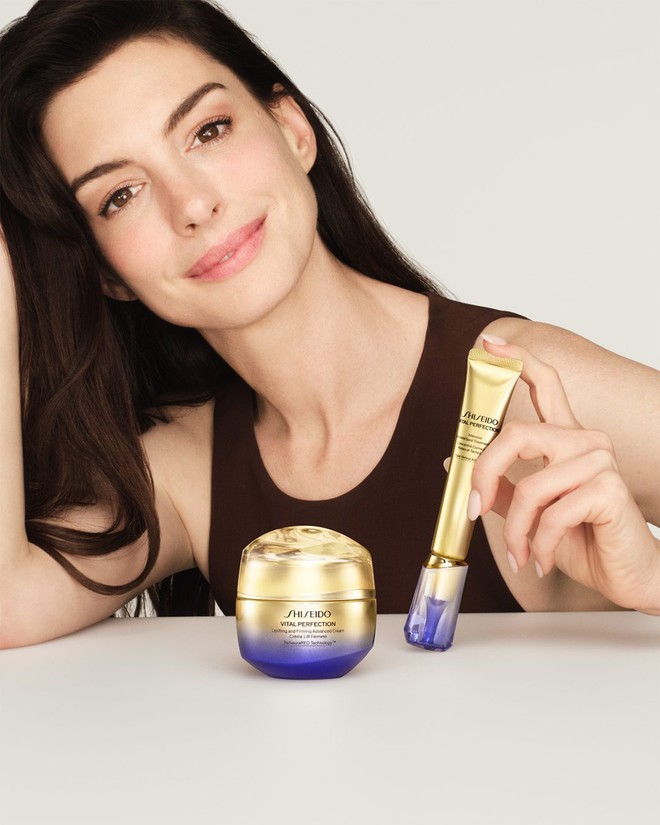 Quảng c&aacute;o sản phẩm chống l&atilde;o ho&aacute; của Anne Hathaway g&acirc;y tranh c&atilde;i- Ảnh 4.