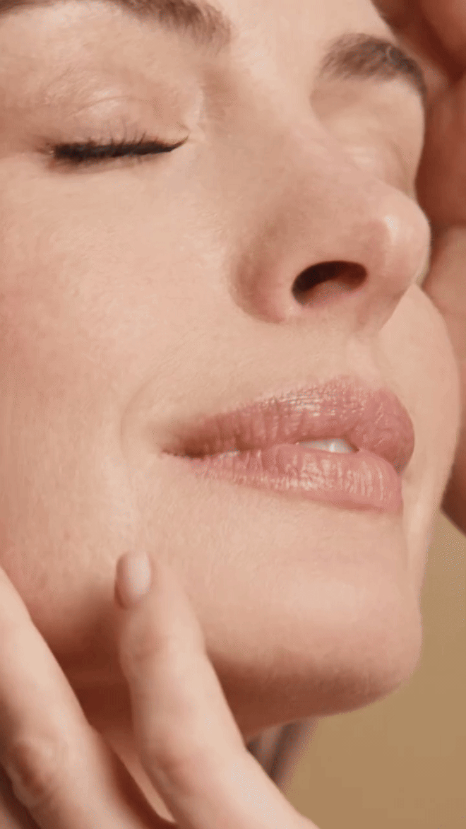 Quảng c&aacute;o sản phẩm chống l&atilde;o ho&aacute; của Anne Hathaway g&acirc;y tranh c&atilde;i- Ảnh 3.