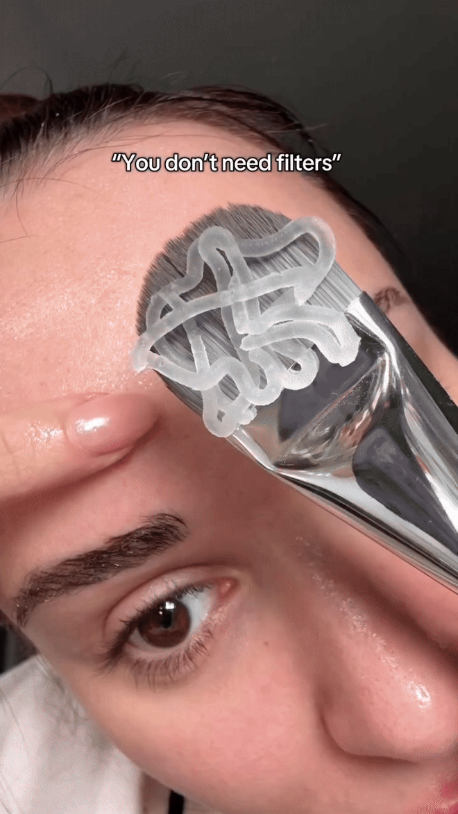 Kem l&oacute;t gi&aacute; chưa tới 200k đang h&uacute;t tới 70 triệu lượt quan t&acirc;m v&igrave; l&ecirc;n da qu&aacute; ảo- Ảnh 5.