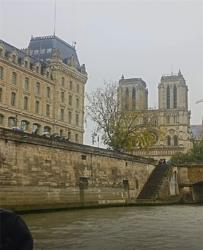 Bộ ảnh đi chơi Paris của &ocirc;ng ch&uacute; trung ni&ecirc;n viral to&agrave;n cầu: Cả năm marketing của du lịch Ph&aacute;p &ldquo;thua đau&rdquo; dưới 1 chiếc điện thoại- Ảnh 6.