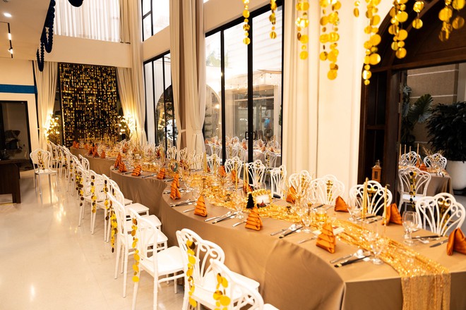 Ph&uacute; b&agrave; 4 con ở dinh thự 1000m2 tự tay chuẩn bị lễ kỷ niệm 10 năm ng&agrave;y cưới, đỉnh thế n&agrave;y bảo sao chồng m&ecirc; đắm!- Ảnh 9.