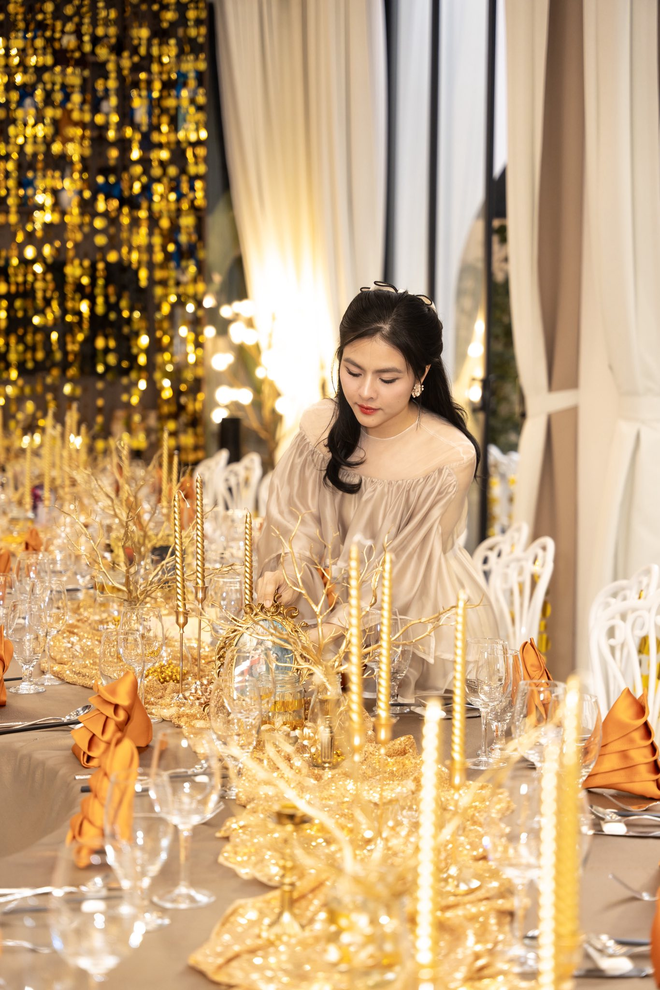 Ph&uacute; b&agrave; 4 con ở dinh thự 1000m2 tự tay chuẩn bị lễ kỷ niệm 10 năm ng&agrave;y cưới, đỉnh thế n&agrave;y bảo sao chồng m&ecirc; đắm!- Ảnh 14.