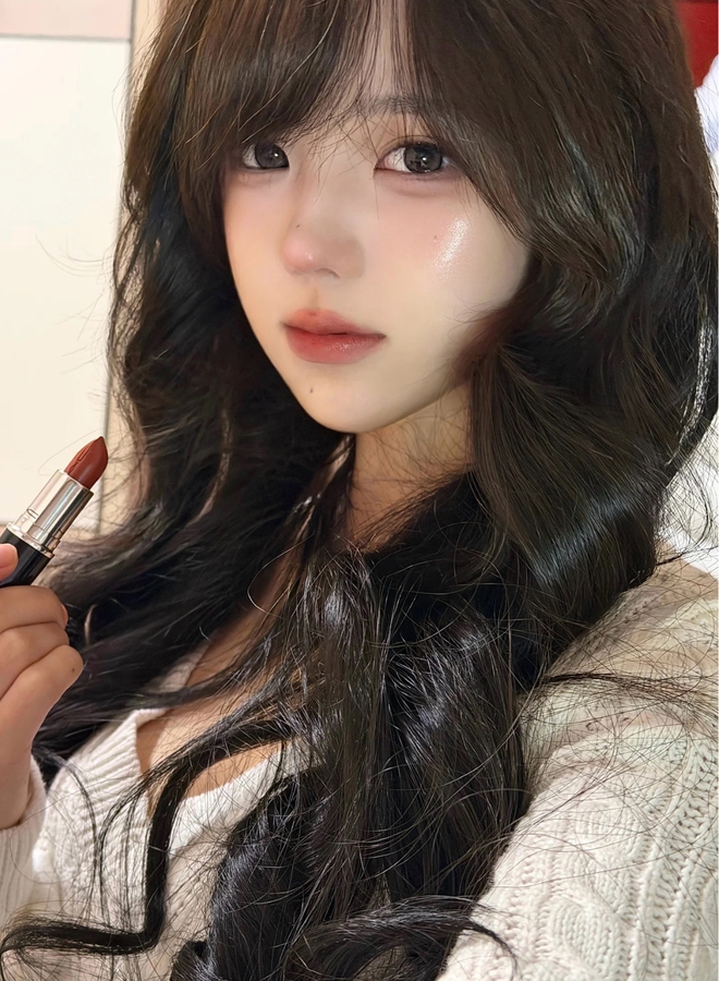 C&oacute; h&atilde;ng son cứ trời lạnh l&agrave; chiếm s&oacute;ng MXH: Qu&aacute; nhiều m&agrave;u hot trend, l&ecirc;n m&ocirc;i slay th&ocirc;i rồi!- Ảnh 3.