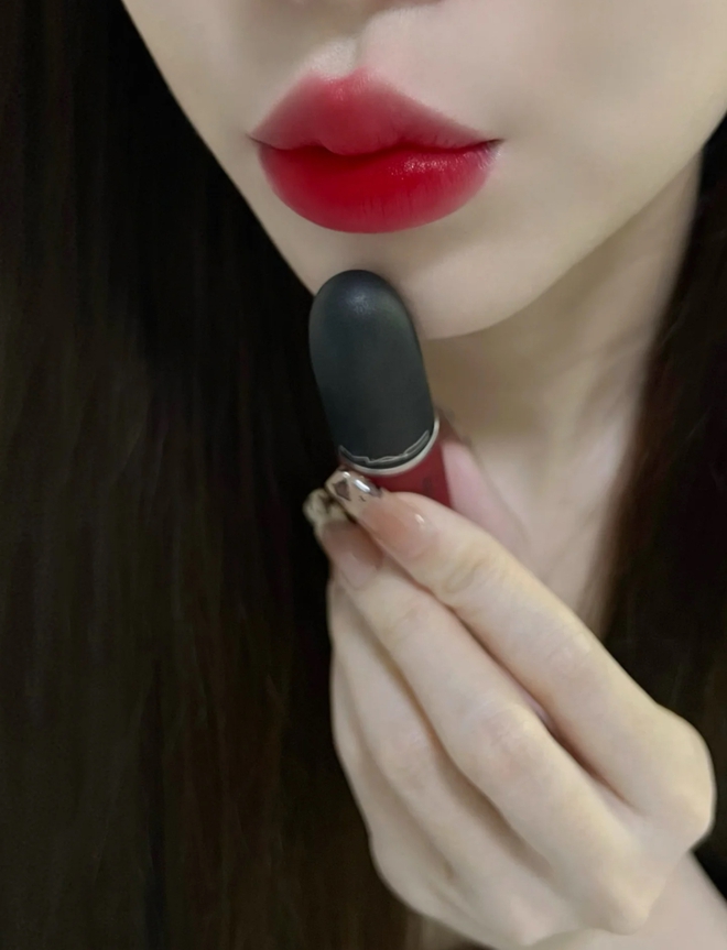 C&oacute; h&atilde;ng son cứ trời lạnh l&agrave; chiếm s&oacute;ng MXH: Qu&aacute; nhiều m&agrave;u hot trend, l&ecirc;n m&ocirc;i slay th&ocirc;i rồi!- Ảnh 4.