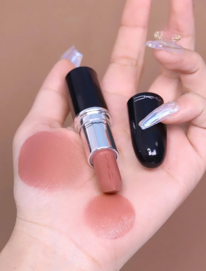 C&oacute; h&atilde;ng son cứ trời lạnh l&agrave; chiếm s&oacute;ng MXH: Qu&aacute; nhiều m&agrave;u hot trend, l&ecirc;n m&ocirc;i slay th&ocirc;i rồi!- Ảnh 13.