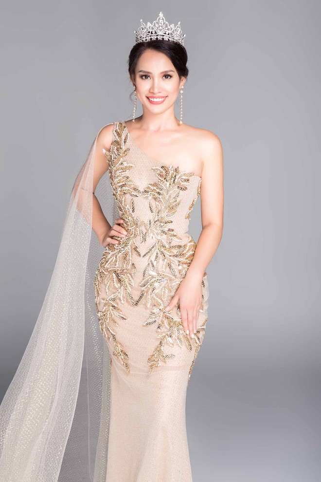 Hoa hậu tuổi 50 nổi tiếng t&oacute;c bạc đầy đầu vẫn chứng minh m&igrave;nh trẻ l&acirc;u đẳng cấp qua l&agrave;n da gi&agrave; chậm: 2 b&iacute; quyết được tiết lộ- Ảnh 6.