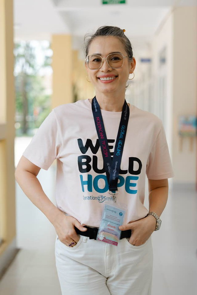 Hoa hậu tuổi 50 nổi tiếng t&oacute;c bạc đầy đầu vẫn chứng minh m&igrave;nh trẻ l&acirc;u đẳng cấp qua l&agrave;n da gi&agrave; chậm: 2 b&iacute; quyết được tiết lộ- Ảnh 5.