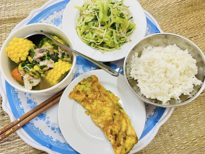 Thực đơn cơm cữ giúp mẹ bỉm hút đều 2 lít sữa mỗi ngày: Những mâm cơm giản dị nhưng Thực đơn cơm cữ giúp mẹ bỉm hút đều 2 lít sữa mỗi ngày: Những mâm cơm giản dị nhưng