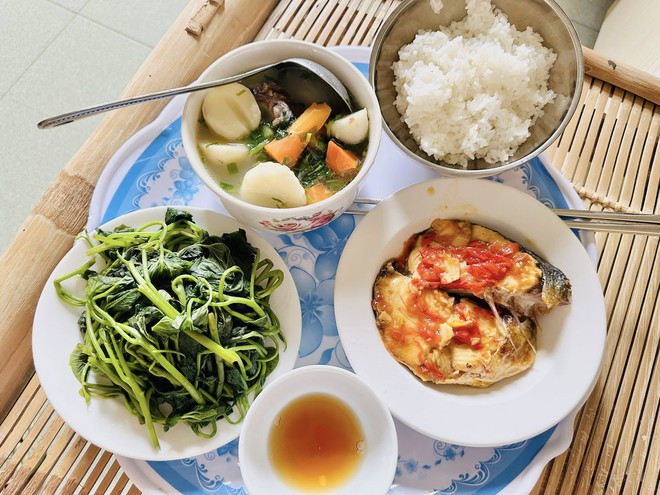 Thực đơn cơm cữ giúp mẹ bỉm hút đều 2 lít sữa mỗi ngày: Những mâm cơm giản dị nhưng Thực đơn cơm cữ giúp mẹ bỉm hút đều 2 lít sữa mỗi ngày: Những mâm cơm giản dị nhưng