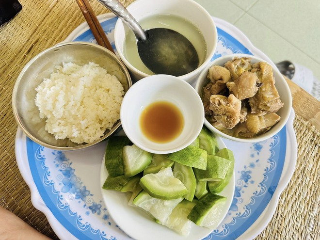 Thực đơn cơm cữ giúp mẹ bỉm hút đều 2 lít sữa mỗi ngày: Những mâm cơm giản dị nhưng Thực đơn cơm cữ giúp mẹ bỉm hút đều 2 lít sữa mỗi ngày: Những mâm cơm giản dị nhưng