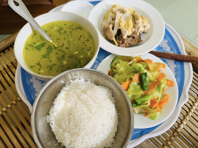 Thực đơn cơm cữ giúp mẹ bỉm hút đều 2 lít sữa mỗi ngày: Những mâm cơm giản dị nhưng Thực đơn cơm cữ giúp mẹ bỉm hút đều 2 lít sữa mỗi ngày: Những mâm cơm giản dị nhưng