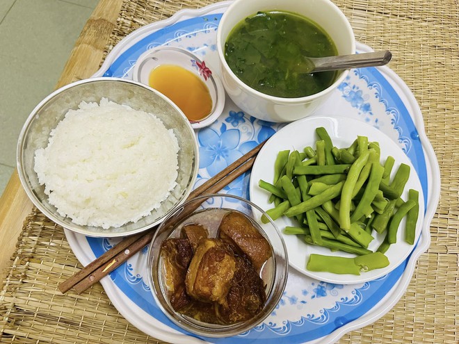 Thực đơn cơm cữ giúp mẹ bỉm hút đều 2 lít sữa mỗi ngày: Những mâm cơm giản dị nhưng Thực đơn cơm cữ giúp mẹ bỉm hút đều 2 lít sữa mỗi ngày: Những mâm cơm giản dị nhưng