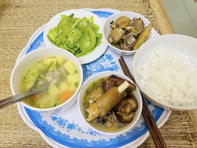 Thực đơn cơm cữ giúp mẹ bỉm hút đều 2 lít sữa mỗi ngày: Những mâm cơm giản dị nhưng Thực đơn cơm cữ giúp mẹ bỉm hút đều 2 lít sữa mỗi ngày: Những mâm cơm giản dị nhưng