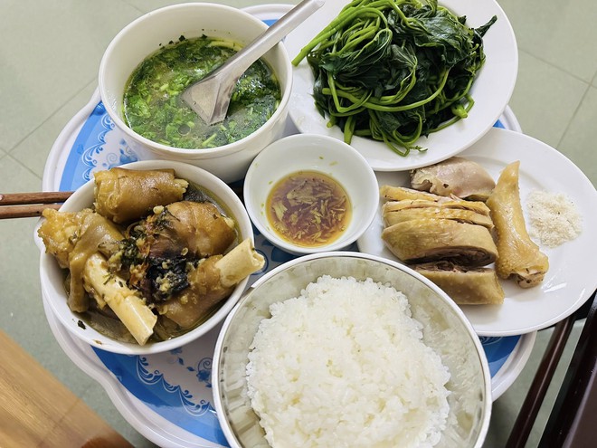 Thực đơn cơm cữ giúp mẹ bỉm hút đều 2 lít sữa mỗi ngày: Những mâm cơm giản dị nhưng Thực đơn cơm cữ giúp mẹ bỉm hút đều 2 lít sữa mỗi ngày: Những mâm cơm giản dị nhưng