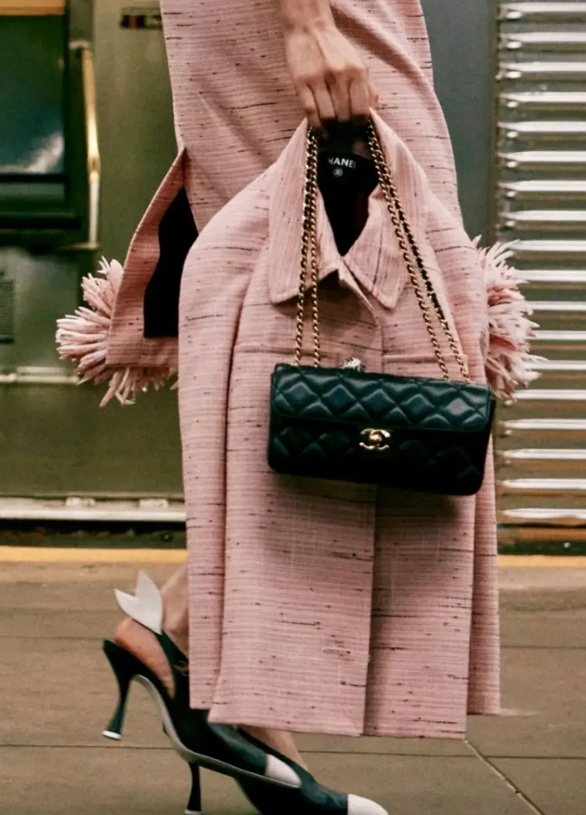 Dự b&aacute;o 10 gam m&agrave;u thống trị Xu&acirc;n H&egrave; 2026: Từ "chữa l&agrave;nh" dịu nhẹ đến rực rỡ ki&ecirc;u h&atilde;nh, mặc l&ecirc;n l&agrave; thấy kh&iacute; chất ng&uacute;t ng&agrave;n- Ảnh 2.