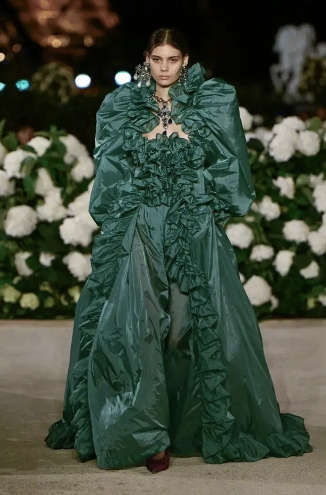 Dự b&aacute;o 10 gam m&agrave;u thống trị Xu&acirc;n H&egrave; 2026: Từ "chữa l&agrave;nh" dịu nhẹ đến rực rỡ ki&ecirc;u h&atilde;nh, mặc l&ecirc;n l&agrave; thấy kh&iacute; chất ng&uacute;t ng&agrave;n- Ảnh 26.