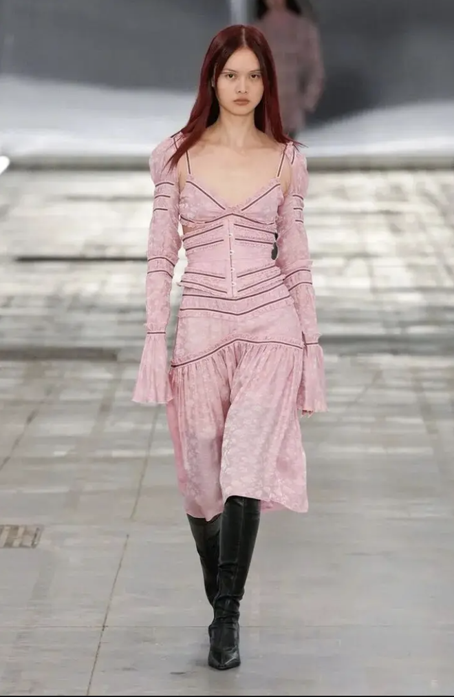 Dự b&aacute;o 10 gam m&agrave;u thống trị Xu&acirc;n H&egrave; 2026: Từ "chữa l&agrave;nh" dịu nhẹ đến rực rỡ ki&ecirc;u h&atilde;nh, mặc l&ecirc;n l&agrave; thấy kh&iacute; chất ng&uacute;t ng&agrave;n- Ảnh 29.