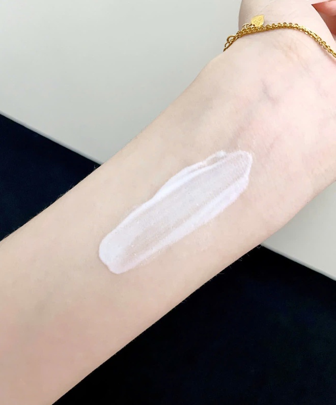 5 kem chống nắng quanh năm b&aacute;n chạy tại Olive Young: Chung 1 c&ocirc;ng thức khiến d&acirc;n t&igrave;nh m&ecirc; kh&ocirc;ng dứt nổi- Ảnh 2.