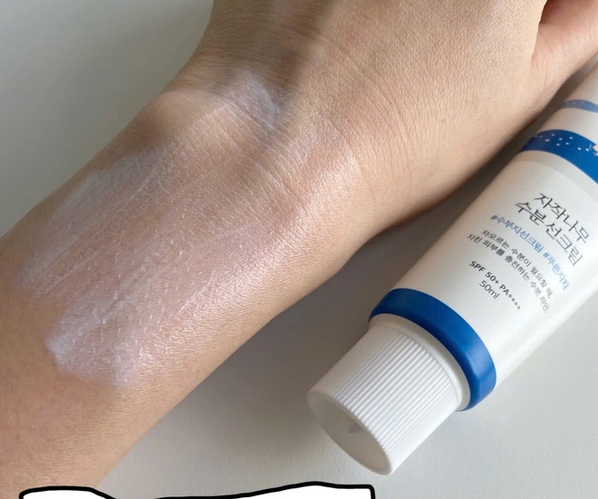 5 kem chống nắng quanh năm b&aacute;n chạy tại Olive Young: Chung 1 c&ocirc;ng thức khiến d&acirc;n t&igrave;nh m&ecirc; kh&ocirc;ng dứt nổi- Ảnh 4.