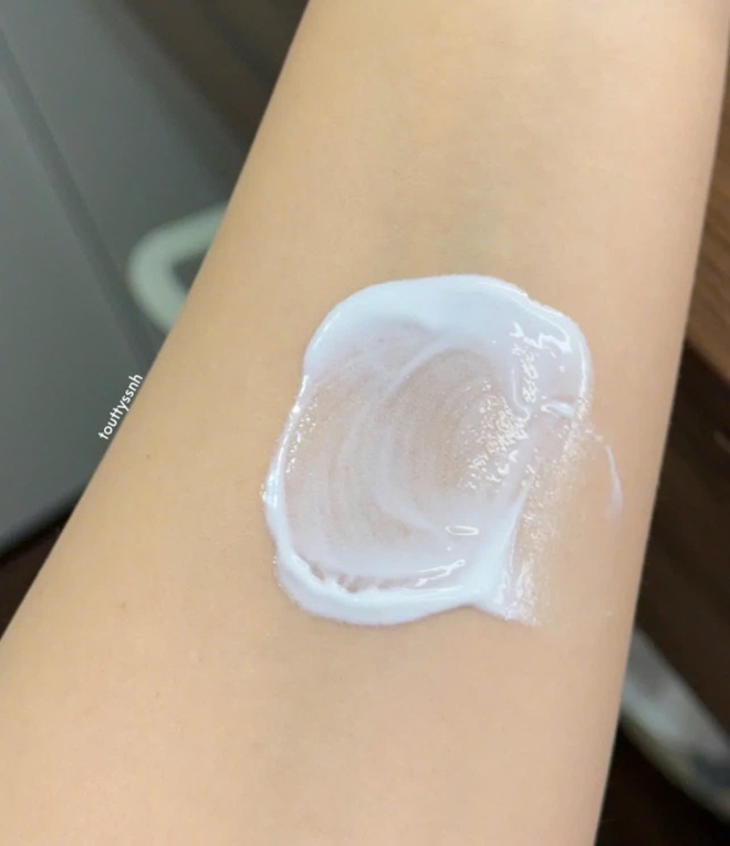 5 kem chống nắng quanh năm b&aacute;n chạy tại Olive Young: Chung 1 c&ocirc;ng thức khiến d&acirc;n t&igrave;nh m&ecirc; kh&ocirc;ng dứt nổi- Ảnh 6.