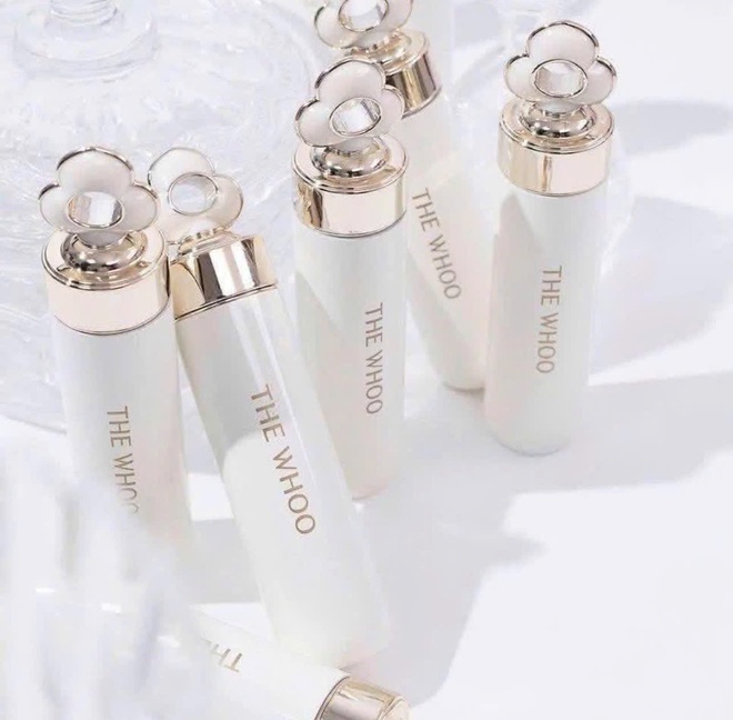 6 thỏi son dưỡng l&ecirc;n m&ocirc;i đẹp kinh khủng, xứng đ&aacute;ng xuống tiền nhất đầu năm 2026- Ảnh 11.