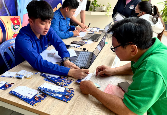 &ldquo;S&aacute;u năm bền bỉ đồng h&agrave;nh&rdquo; hơn 4.200 tấm v&eacute; đưa sinh vi&ecirc;n, người lao động kh&oacute; khăn về nh&agrave; đ&oacute;n Tết 2026- Ảnh 6.