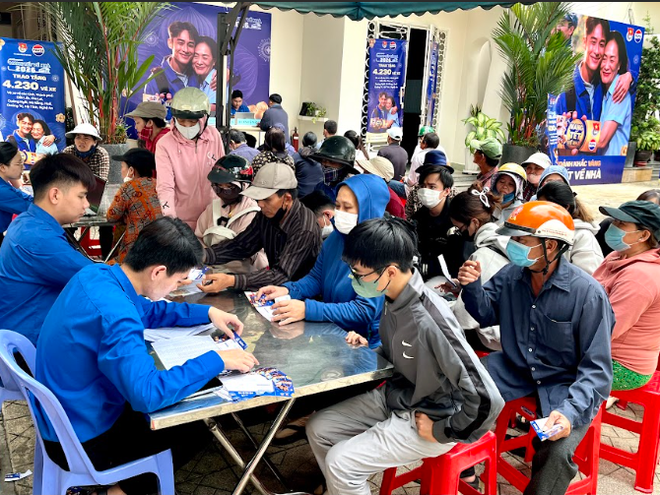 &ldquo;S&aacute;u năm bền bỉ đồng h&agrave;nh&rdquo; hơn 4.200 tấm v&eacute; đưa sinh vi&ecirc;n, người lao động kh&oacute; khăn về nh&agrave; đ&oacute;n Tết 2026- Ảnh 9.