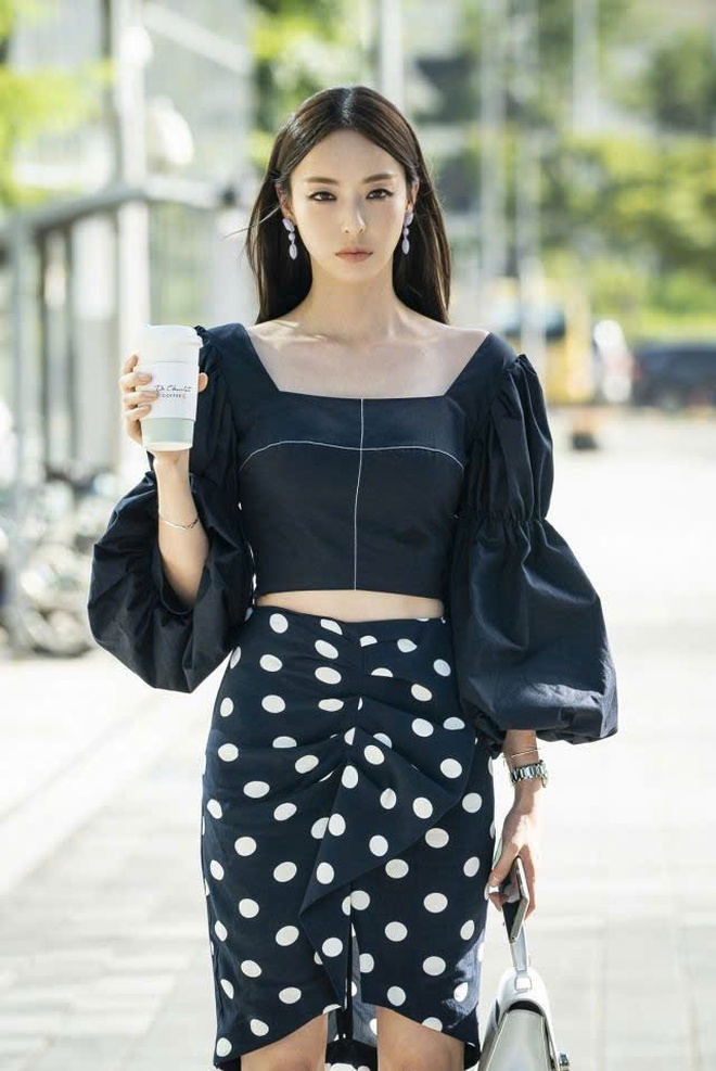 Minh tinh 40 tuổi khiến netizen chia 2 phe- Ảnh 6.