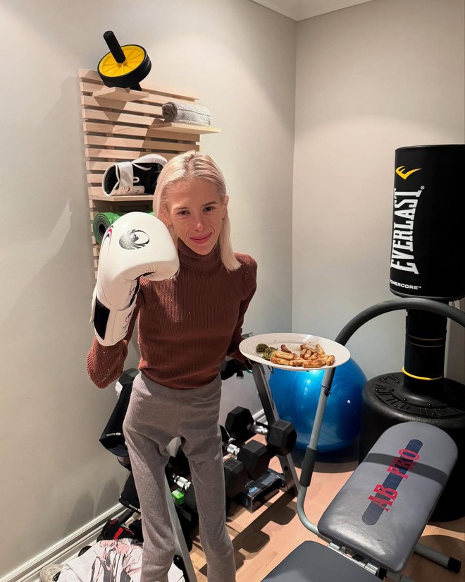 Từ bộ xương khô trở nên tràn đầy sức sống: Hành trình chữa lành của cô gái từng bị cân nặng kiểm soát cả cuộc đời- Ảnh 3. Từ bộ xương khô trở nên tràn đầy sức sống: Hành trình chữa lành của cô gái từng bị cân nặng kiểm soát cả cuộc đời- Ảnh 3.