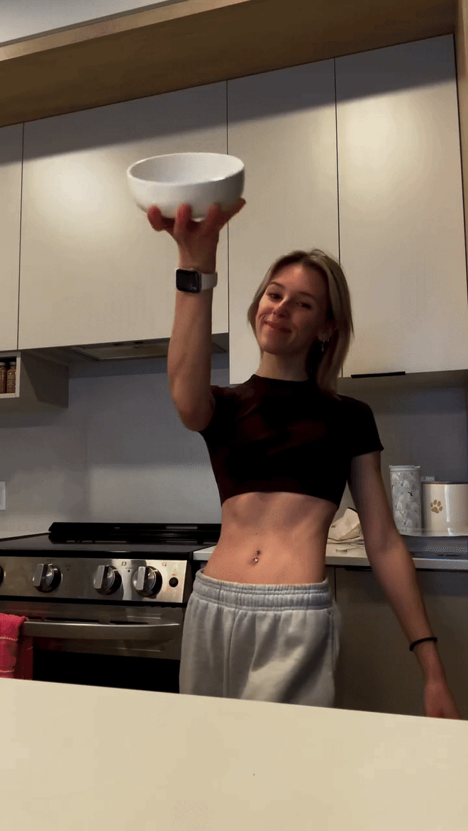 Từ bộ xương khô trở nên tràn đầy sức sống: Hành trình chữa lành của cô gái từng bị cân nặng kiểm soát cả cuộc đời- Ảnh 10. Từ bộ xương khô trở nên tràn đầy sức sống: Hành trình chữa lành của cô gái từng bị cân nặng kiểm soát cả cuộc đời- Ảnh 10.