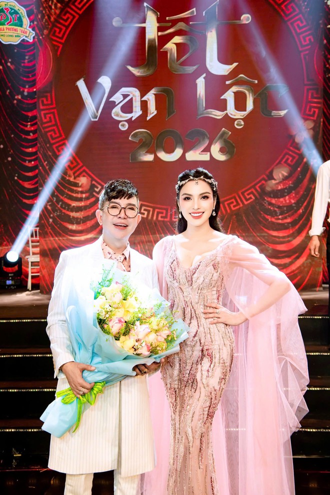 Kim Huyền S&acirc;m đ&oacute;ng h&agrave;i Tết c&ograve;n song ca c&ugrave;ng 1 nam NSƯT, kh&ocirc;ng ngại khen đ&agrave;n anh "tuyệt vời"- Ảnh 6.