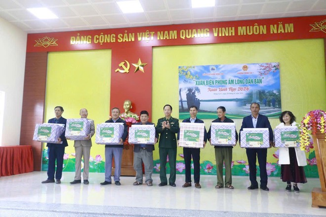 Đồn Bi&ecirc;n ph&ograve;ng đầu ti&ecirc;n ở Quảng Ninh tổ chức c&aacute;c hoạt động vui xu&acirc;n, đ&oacute;n tết sớm cho b&agrave; con khu vực bi&ecirc;n giới- Ảnh 3.