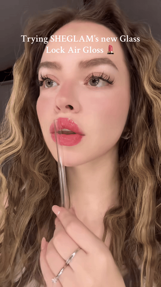 Thỏi son b&oacute;ng l&acirc;u tr&ocirc;i khiến MXH rần rần: M&agrave;u xinh, gi&aacute; chưa đến 150K v&agrave; si&ecirc;u nhiều ưu điểm để bạn th&iacute;ch- Ảnh 11.