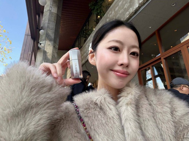 Thỏi son b&oacute;ng l&acirc;u tr&ocirc;i khiến MXH rần rần: M&agrave;u xinh, gi&aacute; chưa đến 150K v&agrave; si&ecirc;u nhiều ưu điểm để bạn th&iacute;ch- Ảnh 10.