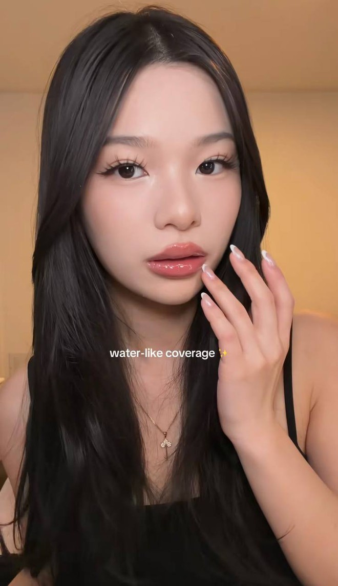 Thỏi son b&oacute;ng l&acirc;u tr&ocirc;i khiến MXH rần rần: M&agrave;u xinh, gi&aacute; chưa đến 150K v&agrave; si&ecirc;u nhiều ưu điểm để bạn th&iacute;ch- Ảnh 9.